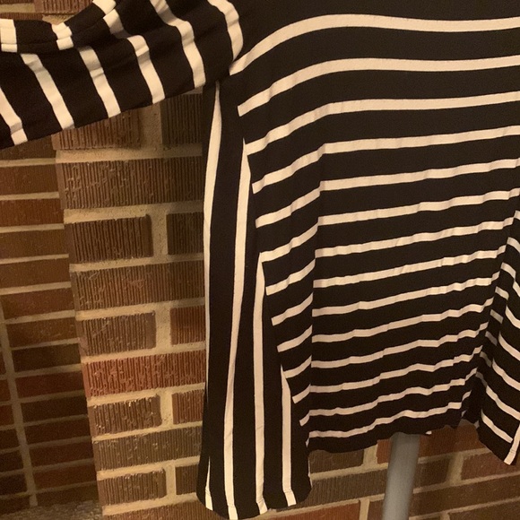 Loft Outlet Sz Md Top - Picture 2 of 6